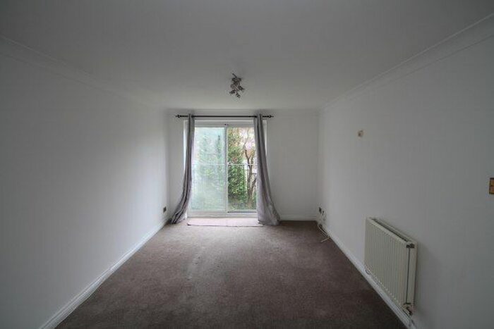 1 Bedroom Flat To Rent In Valley Road, Kenley, CR8
