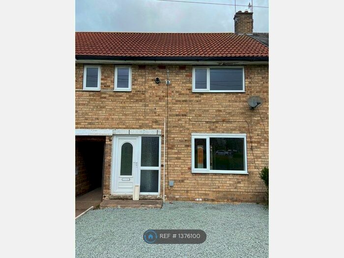 3 Bedroom Terraced House To Rent In Limerick Close, Hull, HU8