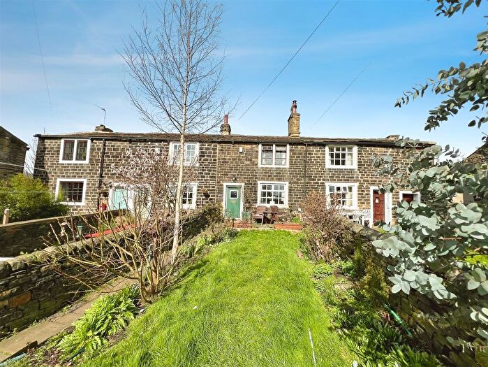 2 Bedroom Cottage For Sale In Park Road, Thackley, Bradford, BD10