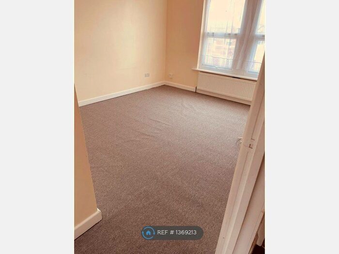 3 Bedroom Flat To Rent In Craven Park Road, London, NW10