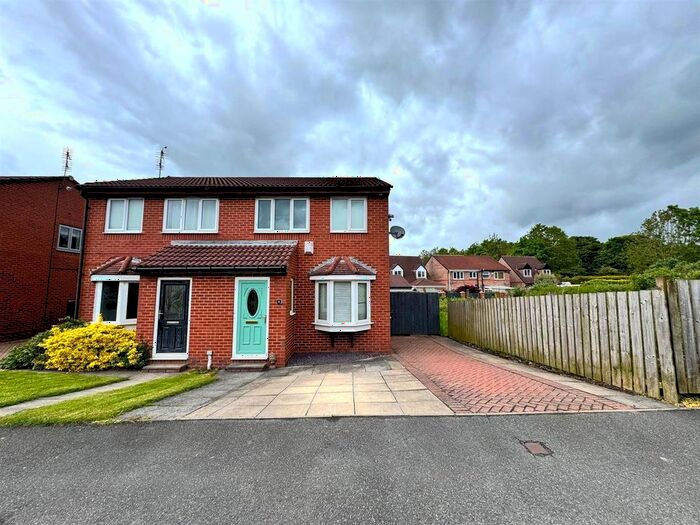 3 Bedroom Semi-Detached House For Sale In Ryedale Court, Trimdon Station, TS29