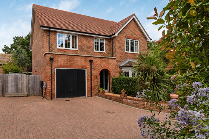 4 Bedroom Detached House For Sale In Sweeters Field Road, Alfold, Cranleigh, GU6