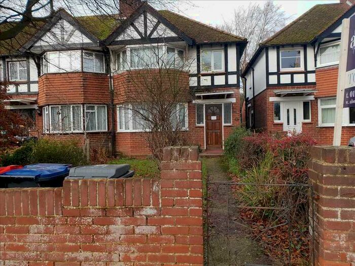 4 Bedroom Semi-Detached House To Rent In Clifton Gardens, Canterbury, CT2