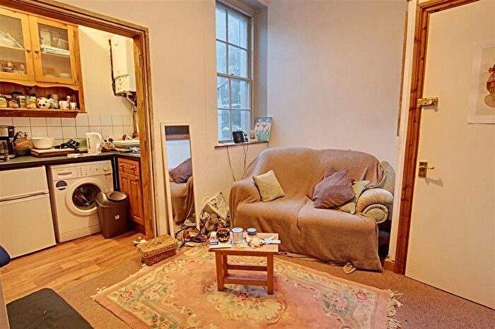 1 Bedroom Flat To Rent In Lansdown Terrace, Bath, BA1