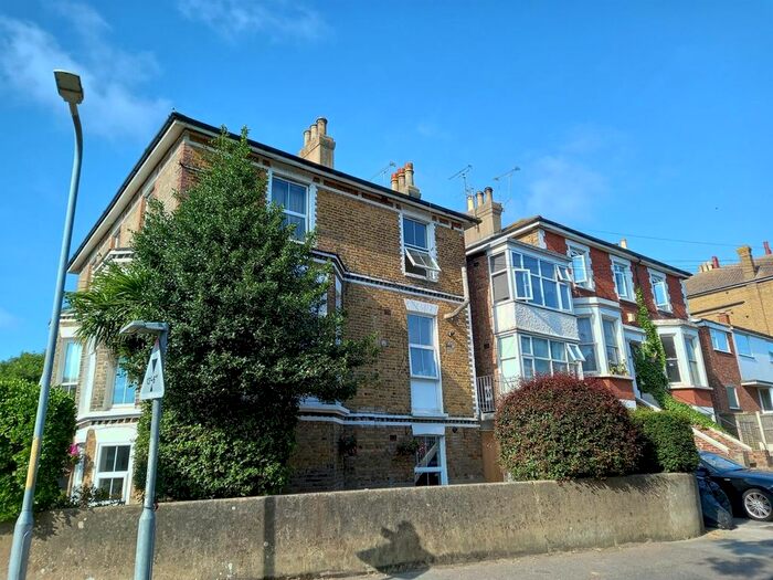 1 Bedroom Flat To Rent In The Vale, Broadstairs, CT10