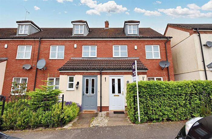 3 Bedroom Town House To Rent In Chatsworth Road, Corby, NN18