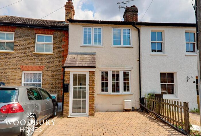 3 Bedroom End Of Terrace House For Sale In Smarts Lane, Loughton, IG10