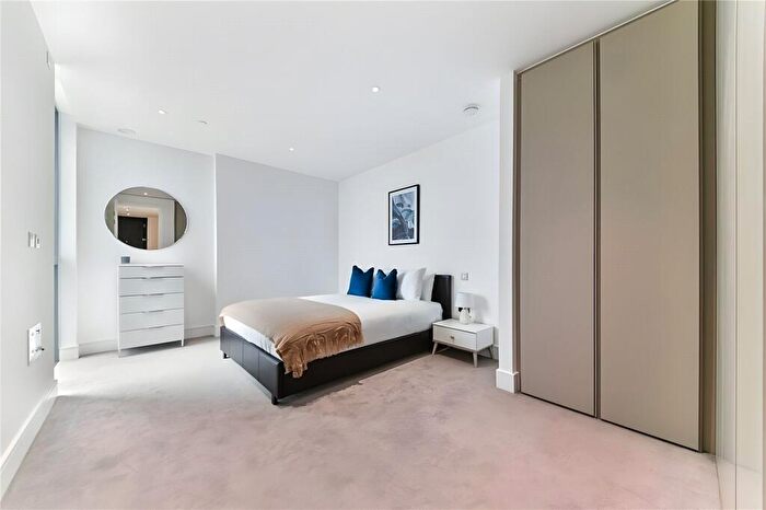 2 Bedroom Apartment To Rent In Carrara Tower, City Road, Islington, London, EC1V