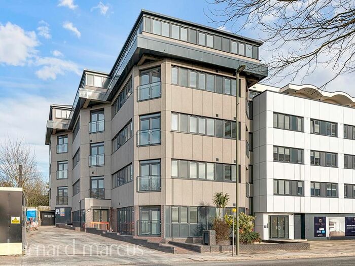 1 Bedroom Flat To Rent In - High Road, London, N20