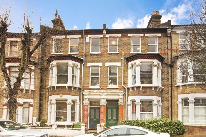 2 Bedroom Flat To Rent In St. Luke's Avenue, Clapham, SW4