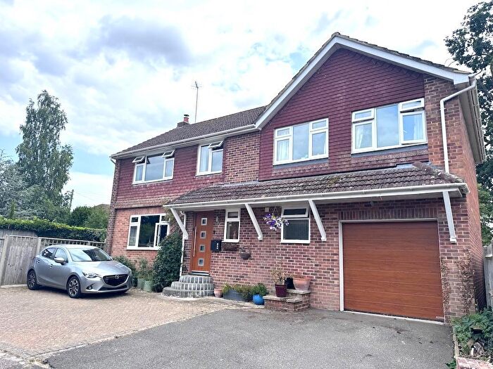 4 Bedroom Detached House For Sale In Akehurst Close, Copthorne, Crawley, RH10