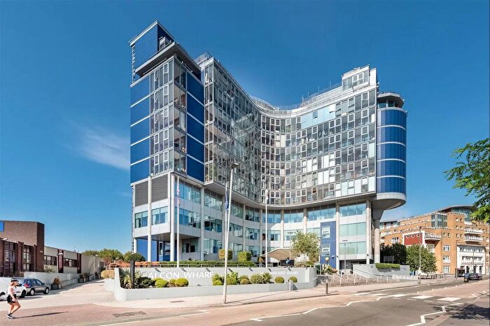 2 Bedroom Flat For Sale In Lombard Road, London, SW11