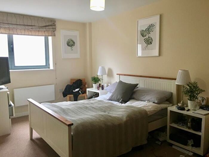 2 Bedroom Apartment To Rent In City Walk, Leeds, LS11