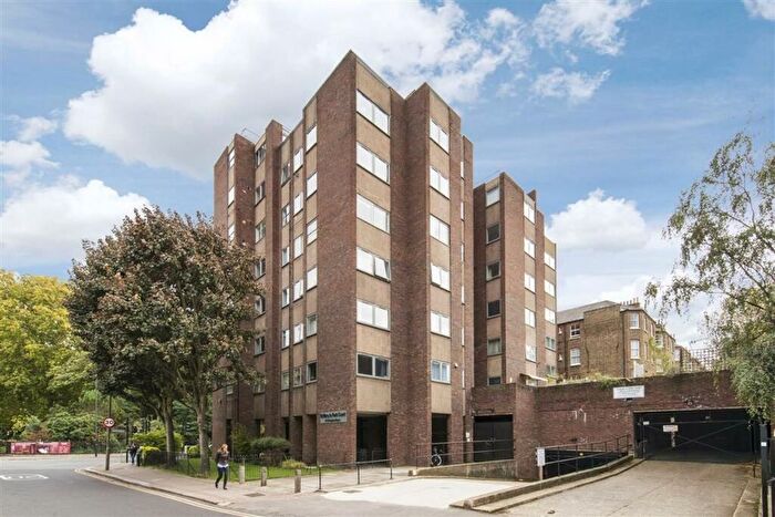 2 Bedroom Flat To Rent In Parkgate Road, London, SW11