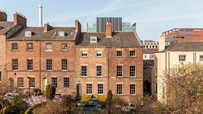 4 Bedroom Town House For Sale In Swinburne Place, Summerhill Square, NE4