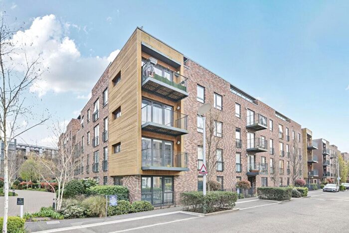 3 Bedroom Flat To Rent In Howard Road, Stanmore, HA7