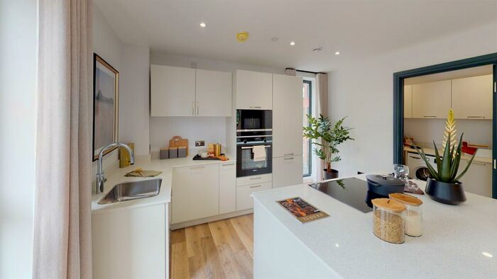 3 Bedroom Apartment For Sale In Blossomfield Road, Solihull, B91