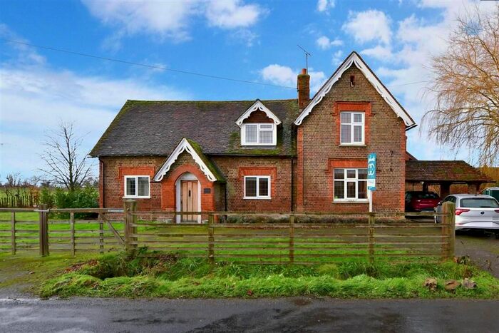 3 Bedroom Detached House For Sale In Hunton Road, Chainhurst, Marden, Kent, TN12