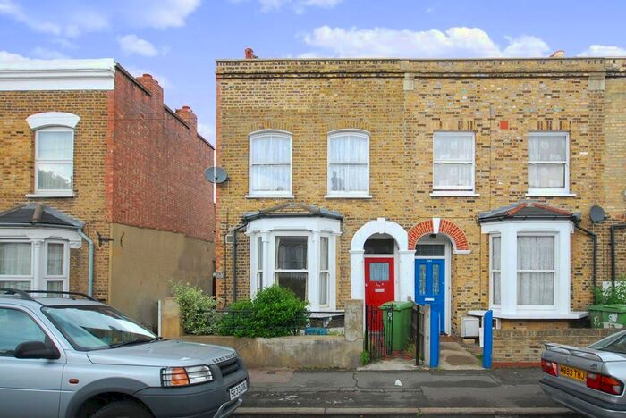 2 Bedroom Flat To Rent In Brayards Road, Nunhead, London, SE15