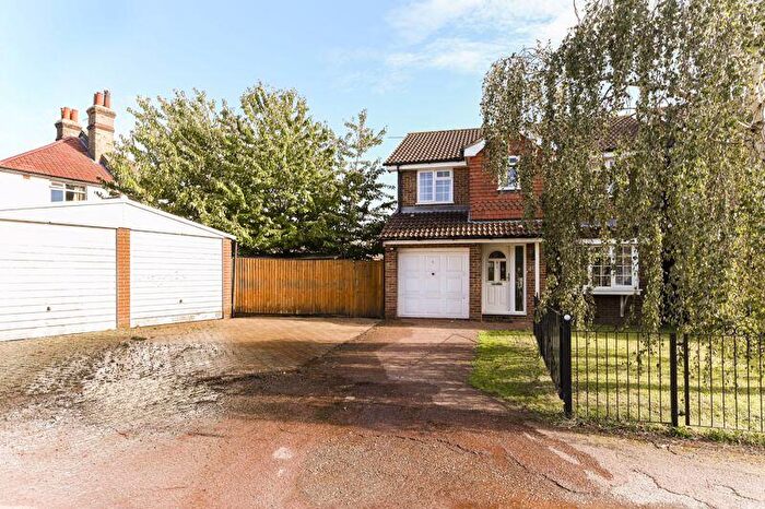 4 Bedroom Detached House For Sale In Veals Mead, Mitcham, CR4