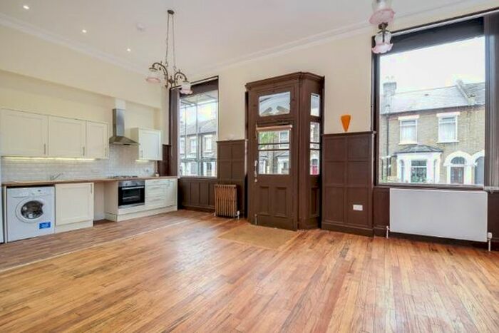 2 Bedroom Flat To Rent In Malfort Road, London, SE5
