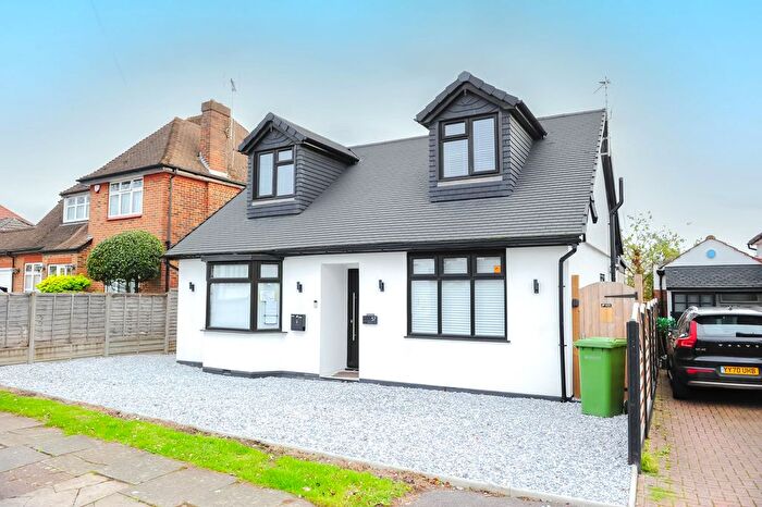 4 Bedroom Detached Bungalow To Rent In Beech Avenue, Ruislip, HA4