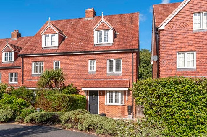 4 Bedroom Semi-detached House For Sale In Treetops Way, Heathfield, TN21