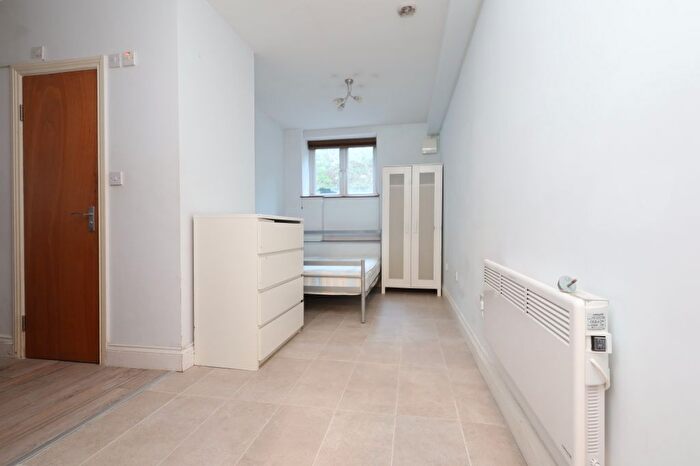 Studio To Rent In Southgate Road, London, N1