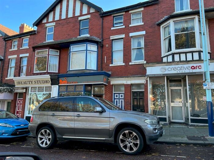 2 Bedroom Flat To Rent In The Crescent, Lytham St. Annes, FY8