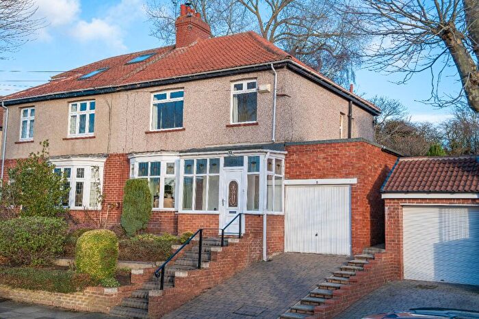 3 Bedroom Semi-Detached House For Sale In Lyndhurst Grove, Low Fell, Gateshead, Tyne And Wear, NE9