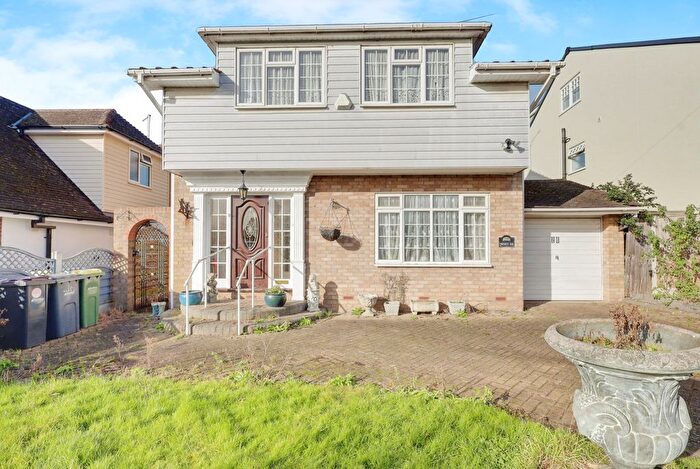 4 Bedroom Detached House For Sale In Nelson Road, Rayleigh, SS6