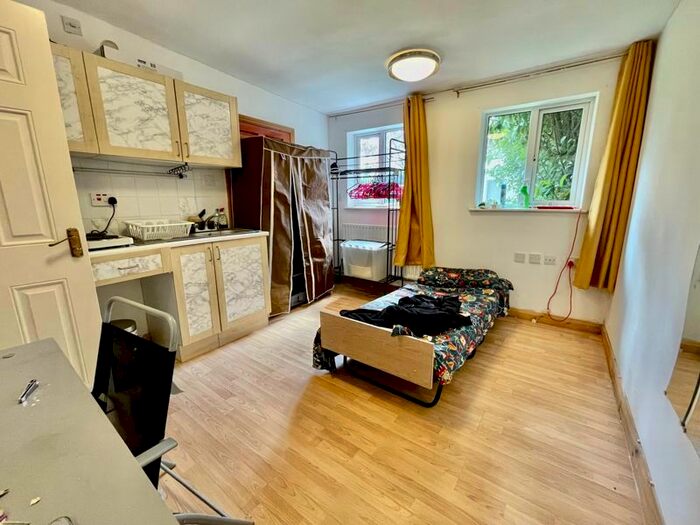 1 Bedroom Flat To Rent In Norton Road, Uxbridge, UB8