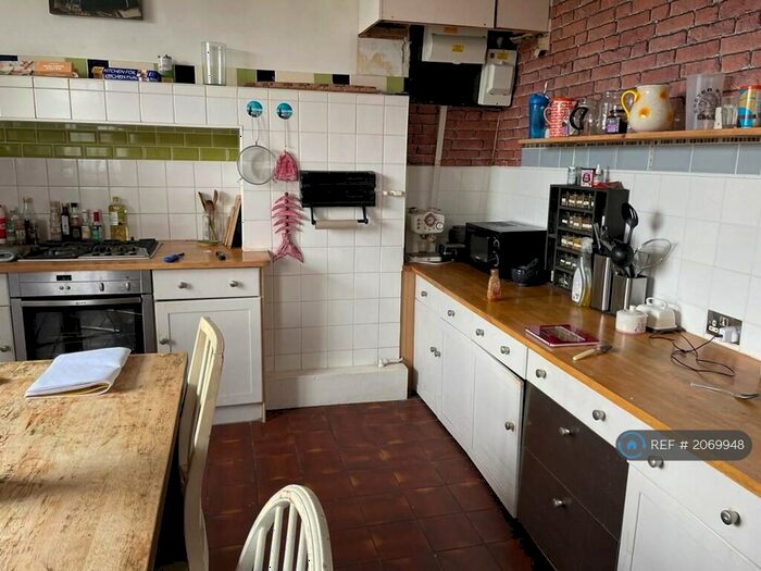 5 Bedroom Flat To Rent In Clarendon Court, London, NW2