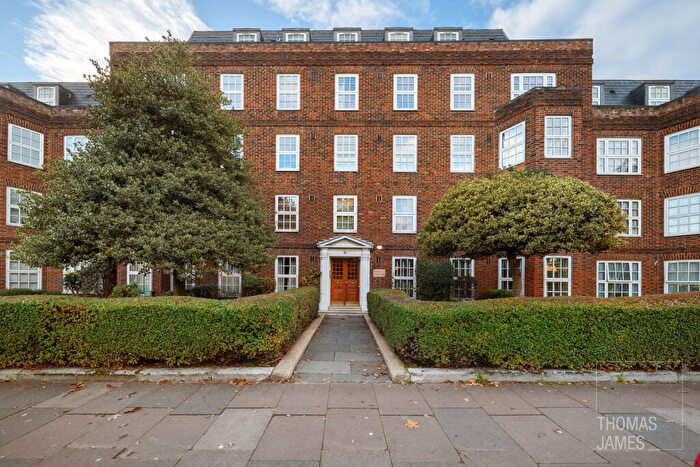 3 Bedroom Flat For Sale In High Street, Southgate, N14