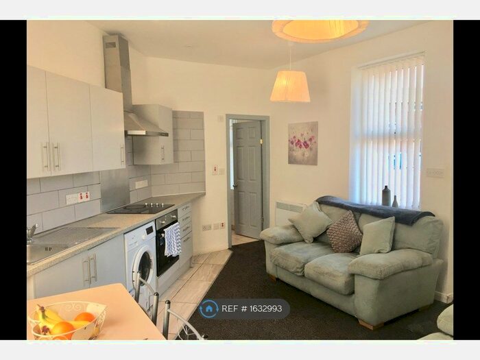 2 Bedroom Flat To Rent In West Gorton, Manchester, M12