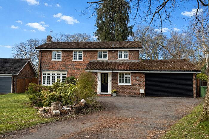 4 Bedroom Detached House For Sale In Belvedere Close, Fleet, Hampshire, GU51