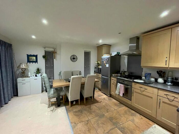 1 Bedroom Flat To Rent In Tranquil Lane, Harrow HA2