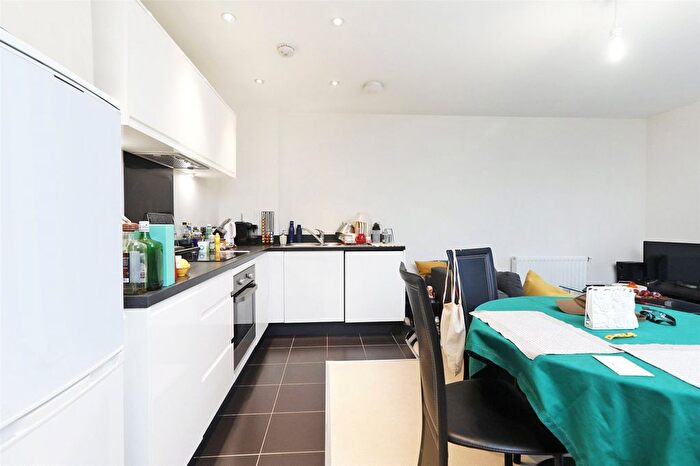 2 Bedroom Flat To Rent In Fisher Close, Rotherhithe, London, SE16