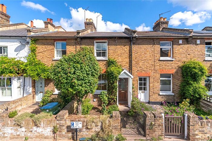 2 Bedroom Terraced House For Sale In St Margarets Grove, St Margarets, TW1