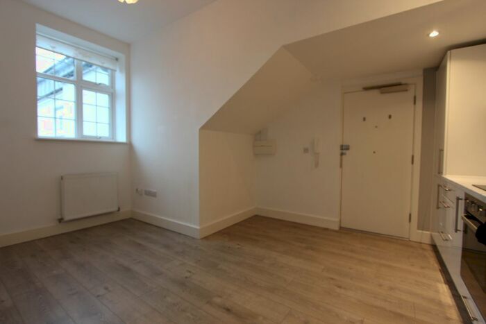 1 Bedroom Flat To Rent In Barker Road, Maidstone, ME16