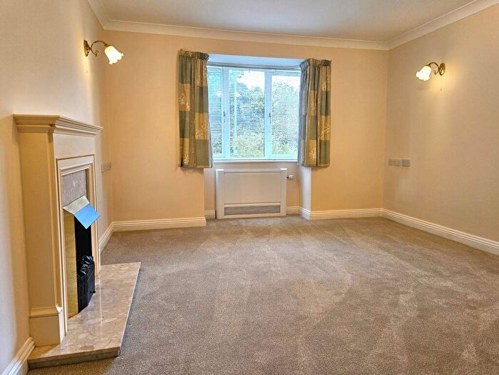 2 Bedroom Retirement Property For Sale In Hancock Drive, Luton, LU2