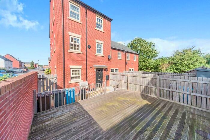 2 Bedroom End Of Terrace House To Rent In Boothferry Park Halt, Hull, East Riding Of Yorkshi, HU4