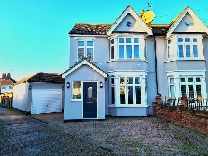 4 Bedroom Semi-Detached House To Rent In Middleton Avenue, London E4