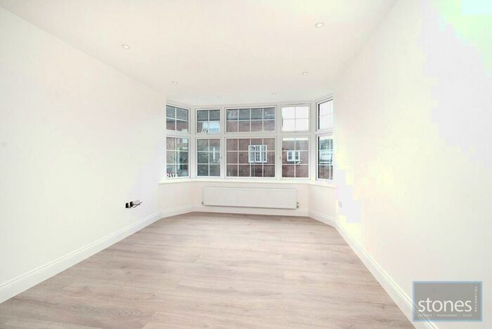 2 Bedroom Property To Rent In The Broadway, London, NW7