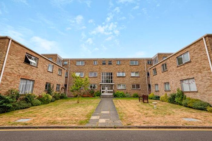 3 Bedroom Apartment For Sale In Bicester Road, Kidlington, OX5