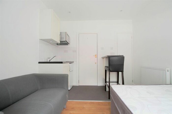 Studio To Rent In Station Approach, Oldfield Lane North, Greenford, UB6