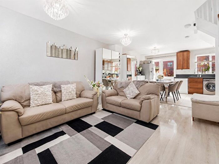 4 Bedroom Town House To Rent In Mortimer Gardens, Colchester, CO4