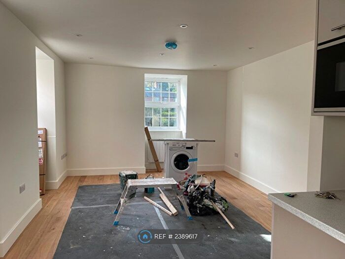 1 Bedroom Flat To Rent In West House, Haslemere, GU27