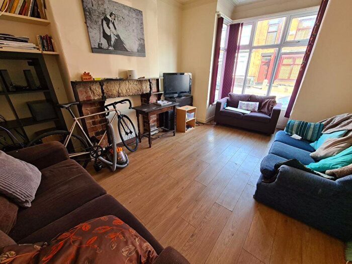 4 Bedroom House To Rent In Norwood Place, Leeds, LS6