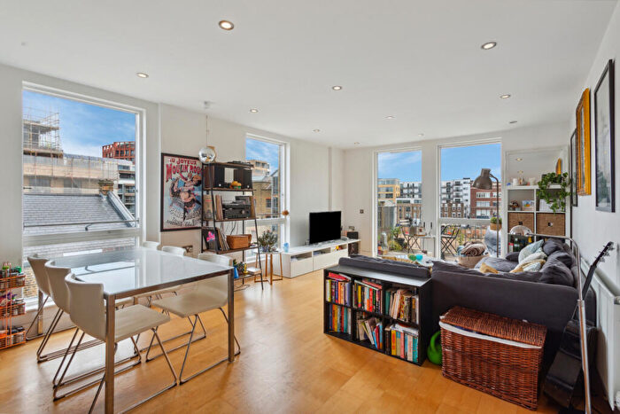 3 Bedroom Flat To Rent In Hertford Road, De Beauvoir Town, N1